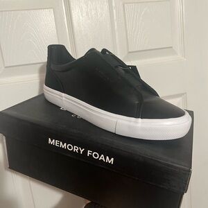 NWT London Fog Black and White Men's Sneakers